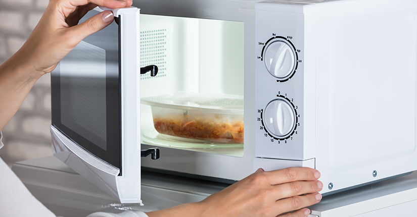 Advantages & Disadvantages of Microwave Cooking