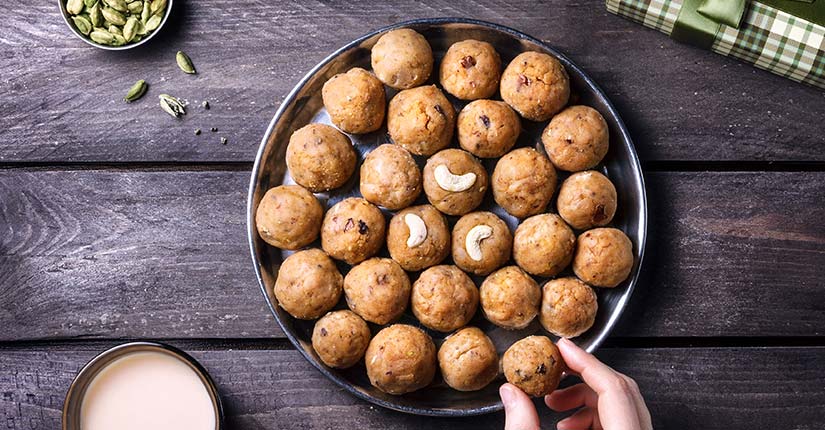 Dry fruit besan ladoo