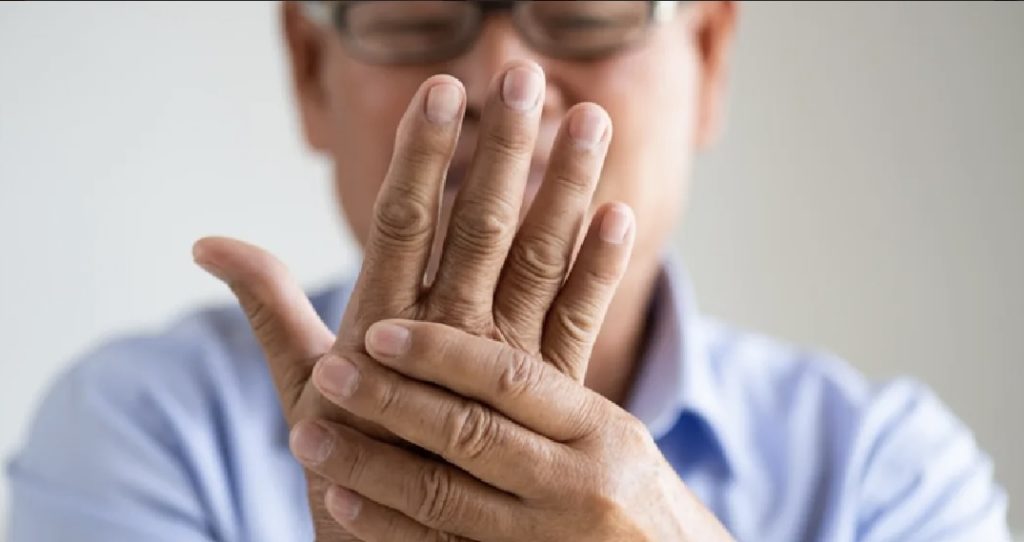 5 Early Parkinson’s symptoms to watch out for