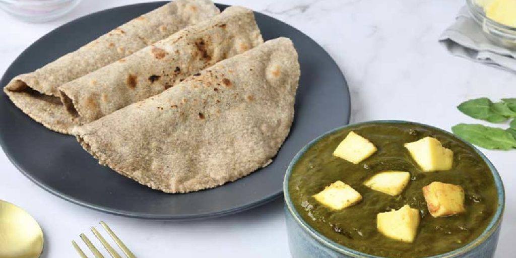 Jowar Roti with Palak and Paneer Gravy